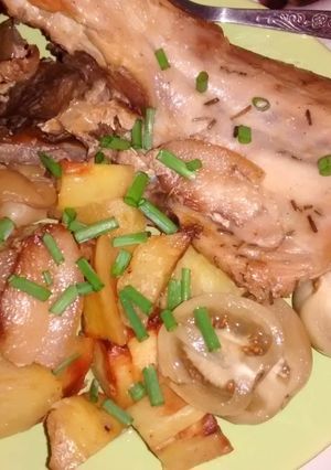 Fóliában sült, rozmaringos nyúl, velesült minden jóval 🐇🍎🥔 recept fotója