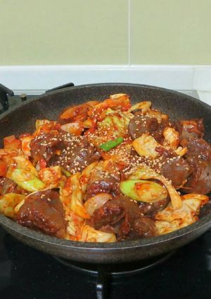 Hình của món Lòng Nhồi Xào Rau Củ 순대볶음.