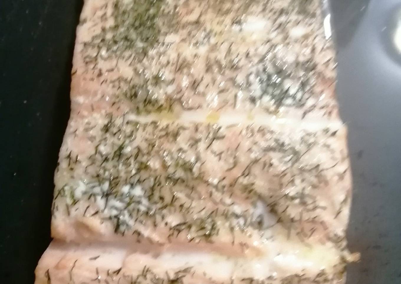 Lomo de salmón con eneldo al horno