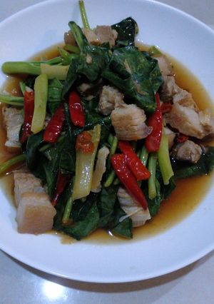 รูปของ หมูกรอบและผัดคะน้า