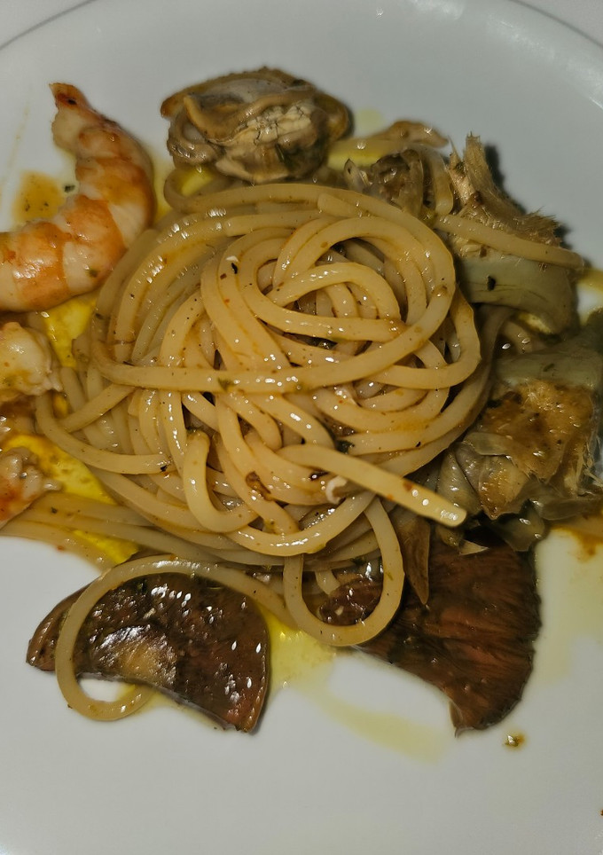 Una foto de Spaghetti con pil pil de almejas