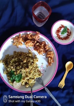 A picture of Palak chickpea pulao.
