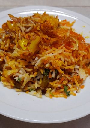 वेज बिरयानी (veg biryani recipe in Hindi) रेसिपी मुख्य फोटो