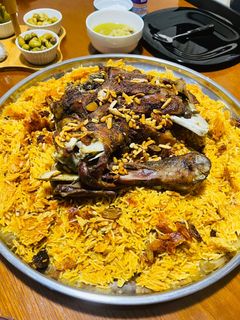 صورة لوصفة كبسة مع كتف خاروف مشوي