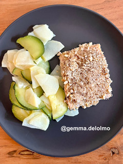 Una foto de 🐟 Salmón con costra de frutos secos 🌰