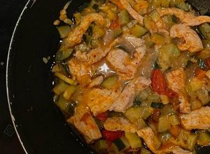 Foto de Frango com Legumes salteados