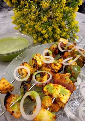 A picture of Veg Tandoori Platter.