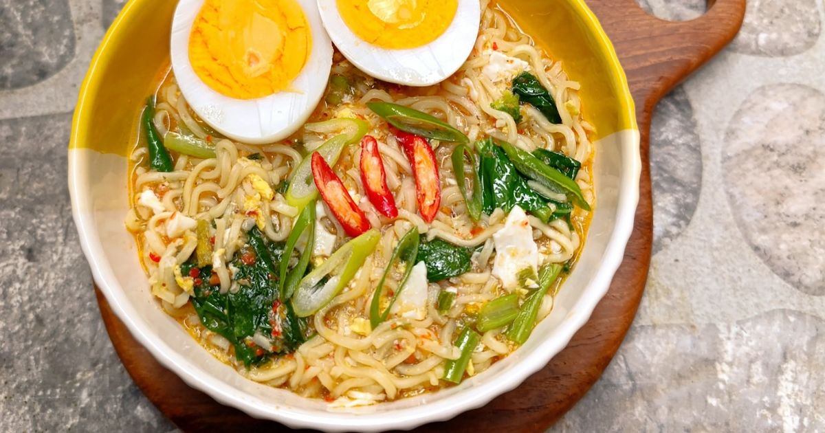 Mie Kuah Pedas Telur