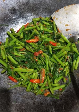 Foto resep Tumis Kangkung ala Devina Hermawan