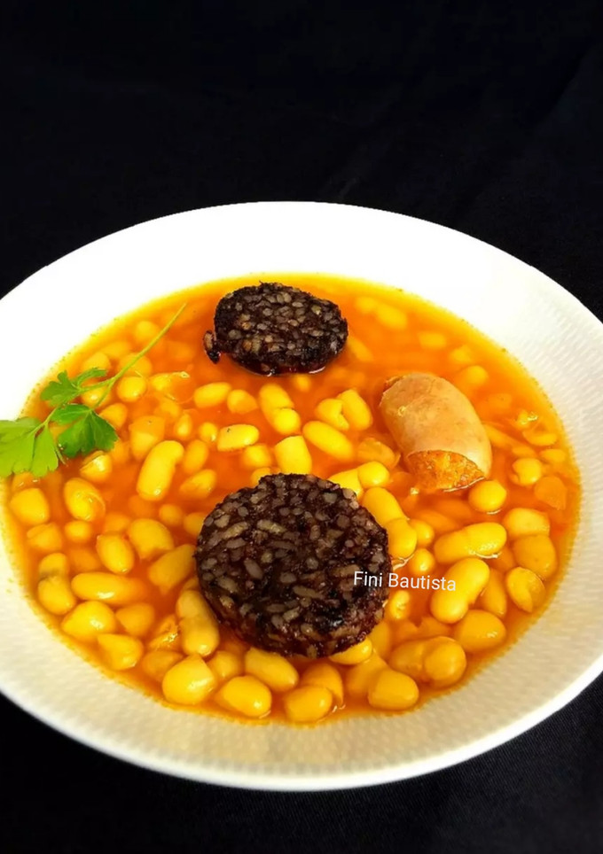 Una foto de Habichuelas con morcilla de arroz (fabes)