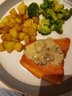 Foto resep Grilled salmon with mushroom sauce