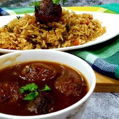 A picture of Non Fried Gravy Manchurian and vegetable Fried Rice.