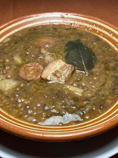 Una foto de Lentejas Sabor Cookpad, con chorizo y costillas, en olla a presión