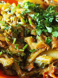 કારેલા નું શાક (Karela Shak Recipe In Gujarati) રેસીપી મુખ્ય ફોટો