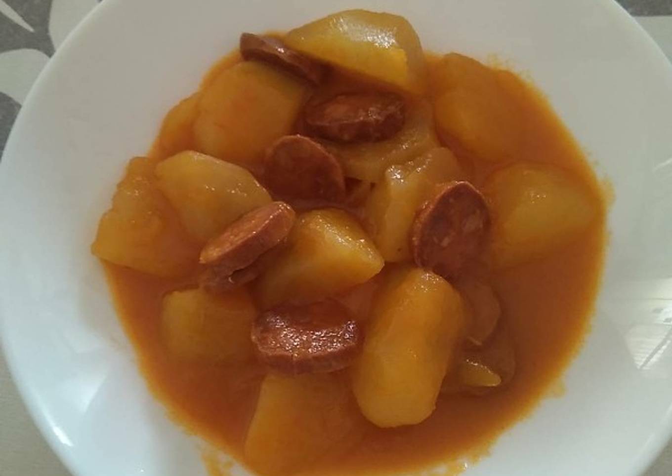 Patatas con chorizo