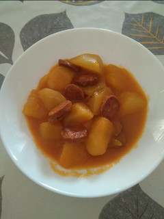 Una foto de Patatas con chorizo