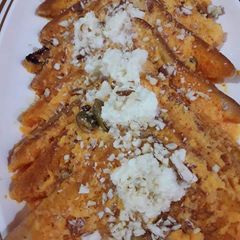 A picture of Shahi tukry.