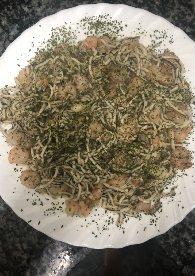 Una foto de 170. Anguriñas con gambas al ajillo (principal pescado)