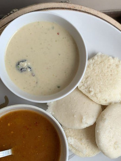 A picture of Idli sambar.