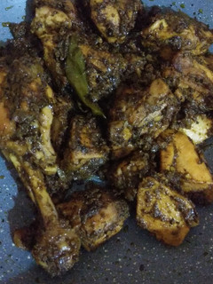 கறிவேப்பிலை மிளகு சிக்கன் பிரட்டல் செய்முறை முக்கிய புகைப்படம்