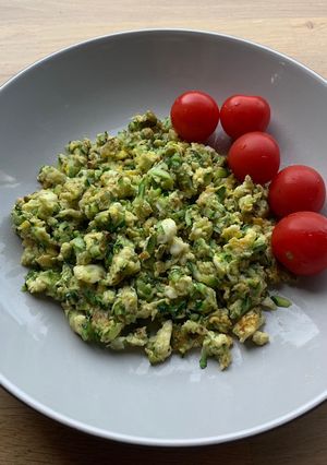A picture of 10 min zucchini scramble.