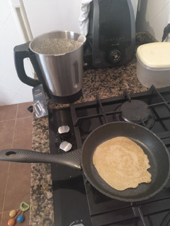 Una foto de Crepes de avena con mambo