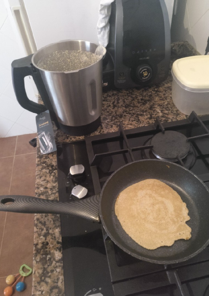 Una foto de Crepes de avena con mambo