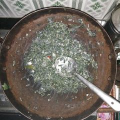 A picture of Kuppa Keerai (Mulai Keerai) Poriyal.