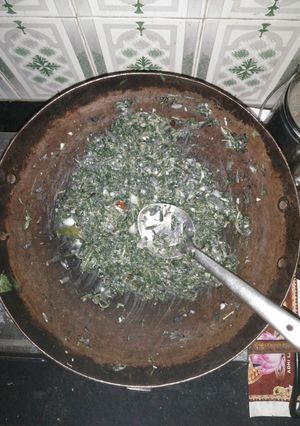 A picture of Kuppa Keerai (Mulai Keerai) Poriyal.