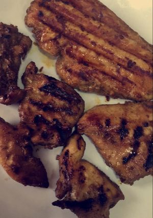 A picture of Grilled Chicken Breasts with Garlic 🍗.