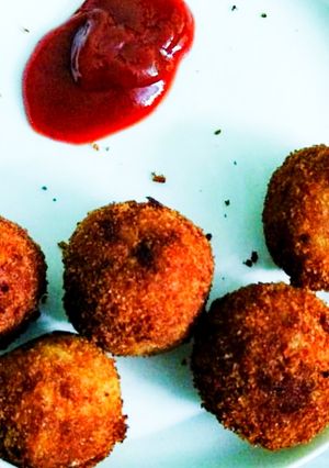 A picture of Potato Cheese balls.