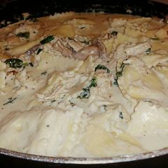 A picture of Chicken & Ravioli Alfredo.