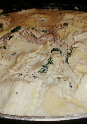 A picture of Chicken & Ravioli Alfredo.