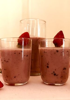 A picture of Strawberry banana Smoothie.