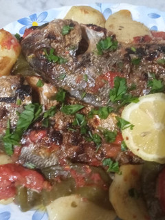 صورة لوصفة سمك في الفرن مع الخضار صحي 😋