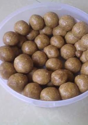 A picture of Peanut Laddo.