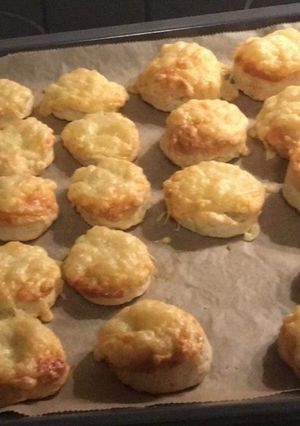 Sajtos tejfölös vajas pogácsa recept fotója