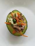Aguacate relleno de salpicón de res