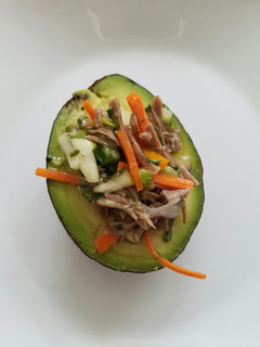 Una foto de Aguacate relleno de salpicón de res