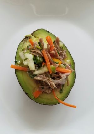 Una foto de Aguacate relleno de salpicón de res