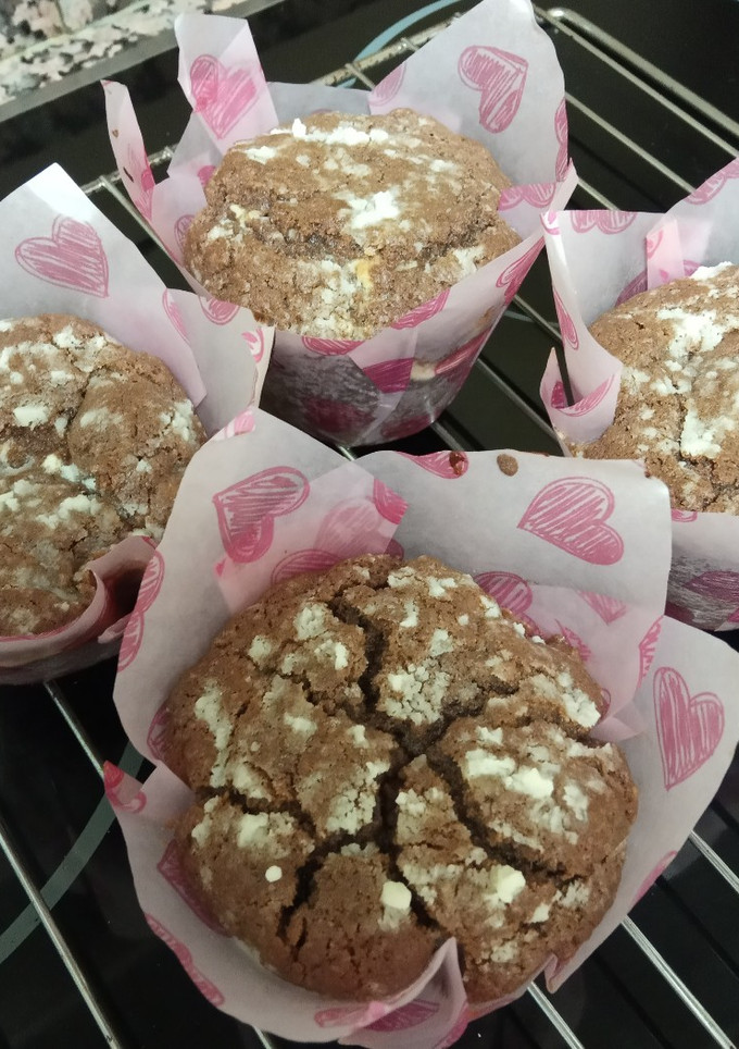 Una foto de Muffins de chocolate relleno de Nocilla blanca