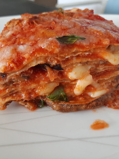 Una foto de Lasaña de berenjenas (Parmigiana di melanzane)