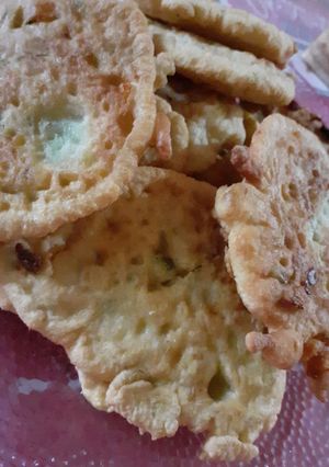 Una foto de Torrejitas de queso y cebollitas de verdeo🙃