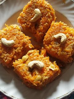 গাজরের বরফি (Gajorer barfi recipe in Bengali) রেসিপির প্রধান ছবি