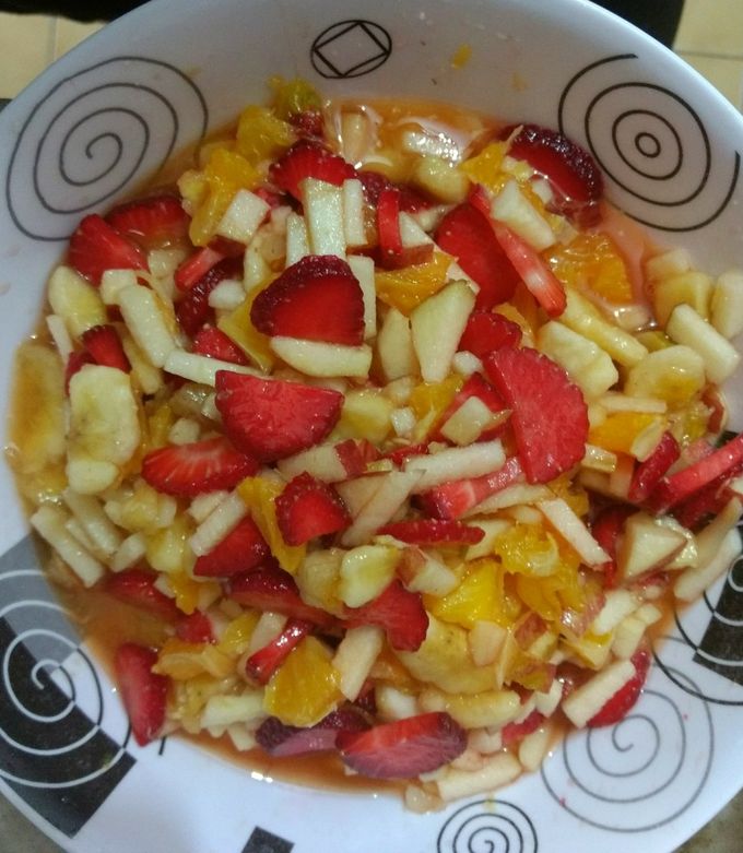Una foto de Ensalada de frutas frescas !😋