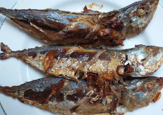 Ikan kembung goreng bawang merah