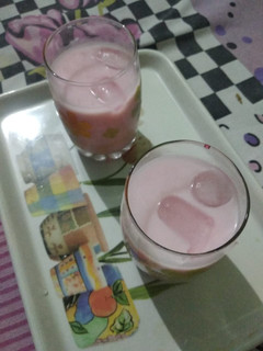 A picture of Rooh afza milk.