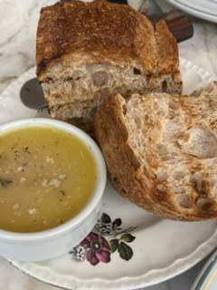 Foto de Sopa cremosa com Pão artesanal