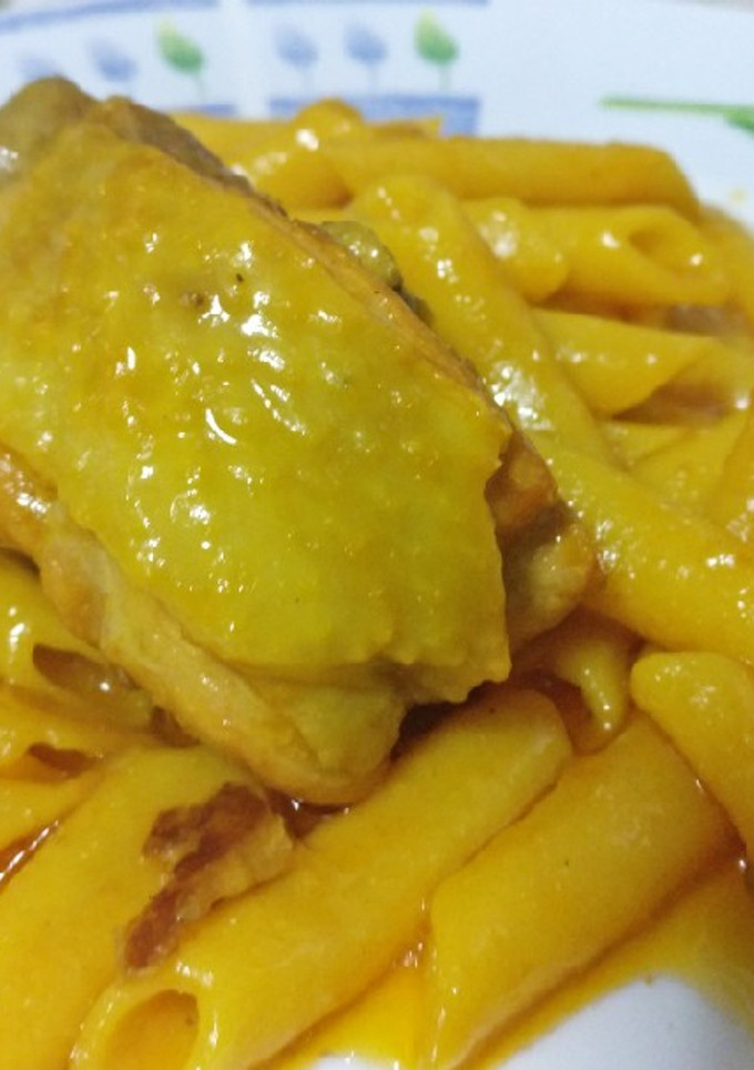 Una foto de Macarrones guisados con pollo