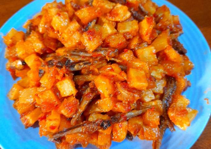 Bagaimana Menyiapkan Sambal goreng kentang teri Anti Gagal